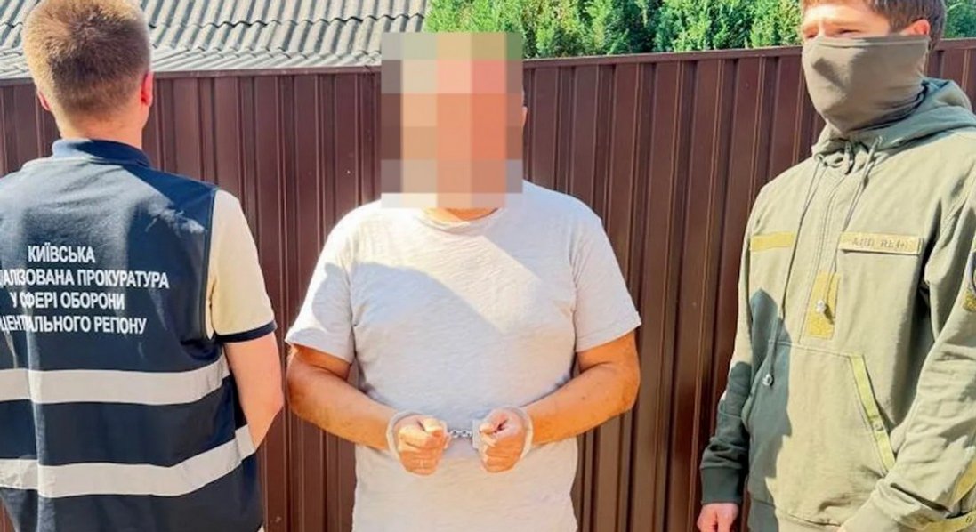 Двом посадовцям оголосили підозри