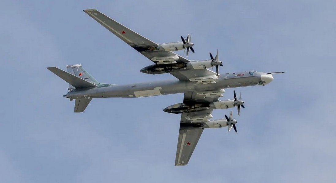 СБУ збила російський бомбардувальник Ту-95 в Енгельсі