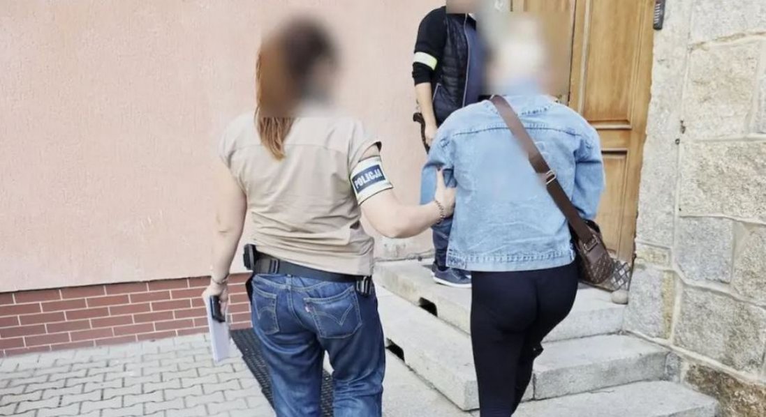 У Польщі затримали жінку, яка напала на двох 13-річних українських дівчаток