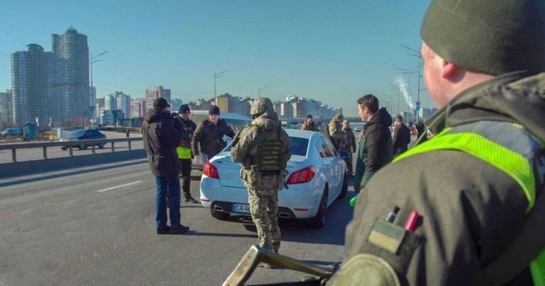 Під Черніговом дівчина на блокпосту намагалася підірвати військових