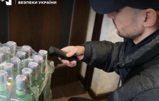 Судять волинянина, який облаштував удома підпільний цех з виробництва контрафактного алкоголю