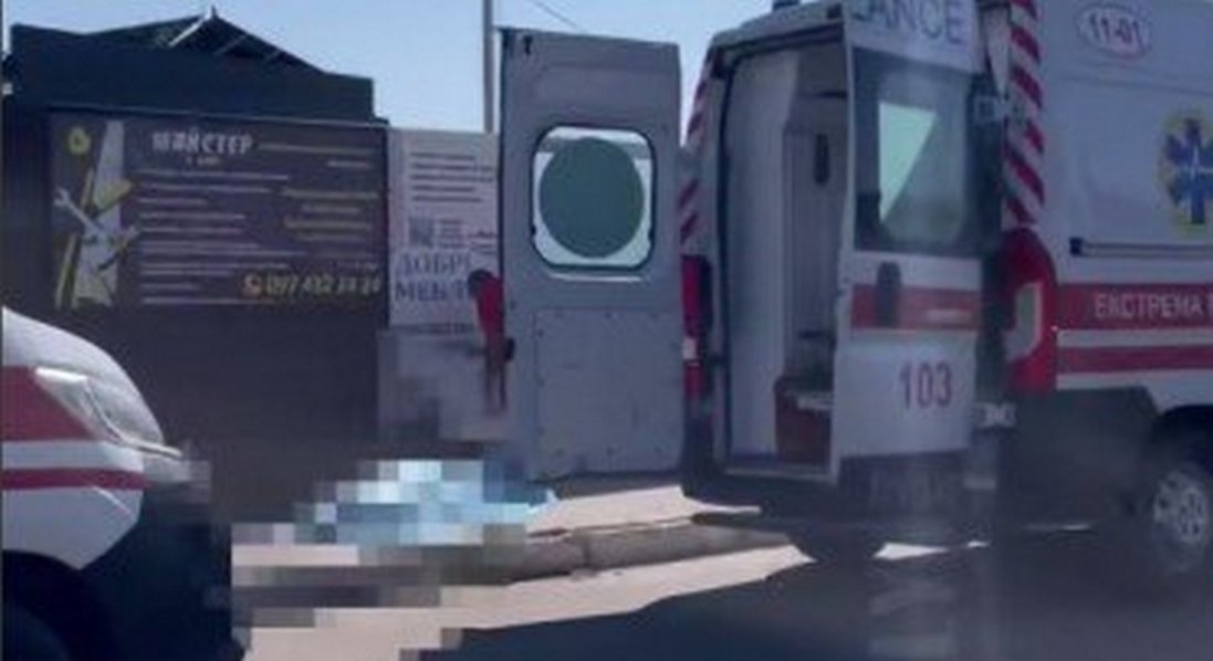 У Маневичах посеред дороги помер чоловік