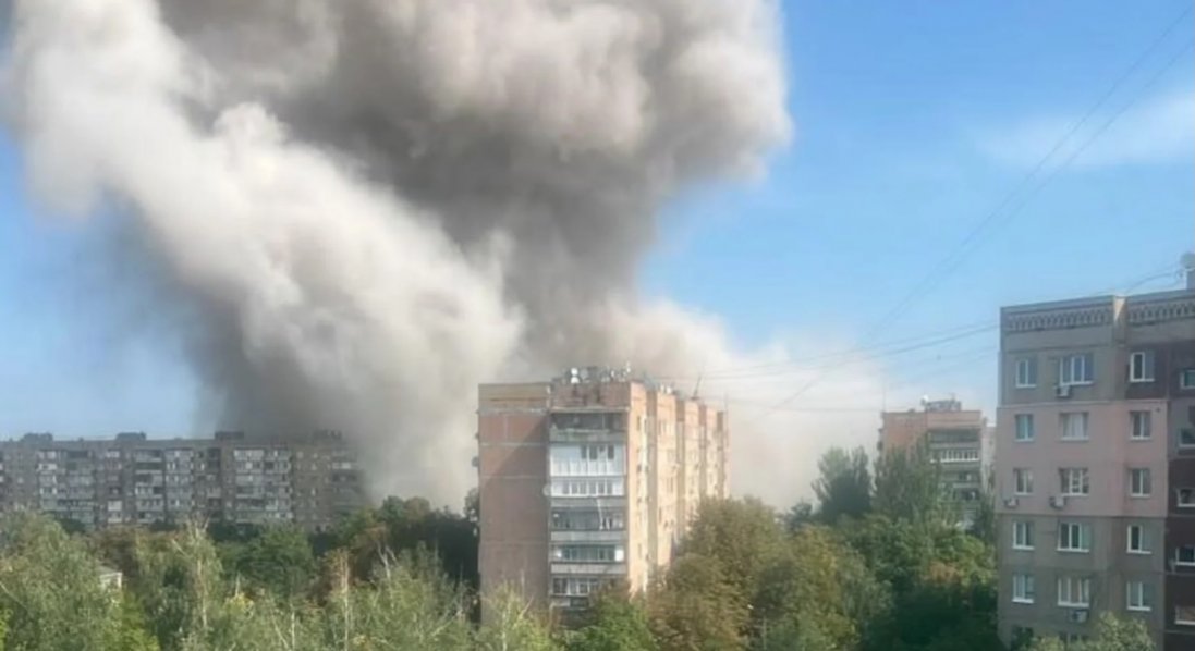 росіяни скинули ФАБ на багатоповерхівку в центрі Краматорська