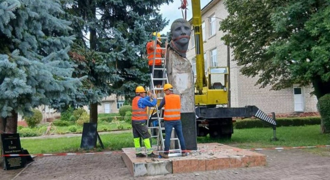 У селищі на Волині демонтували радянський пам'ятник