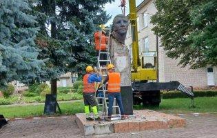 У селищі на Волині демонтували радянський пам'ятник