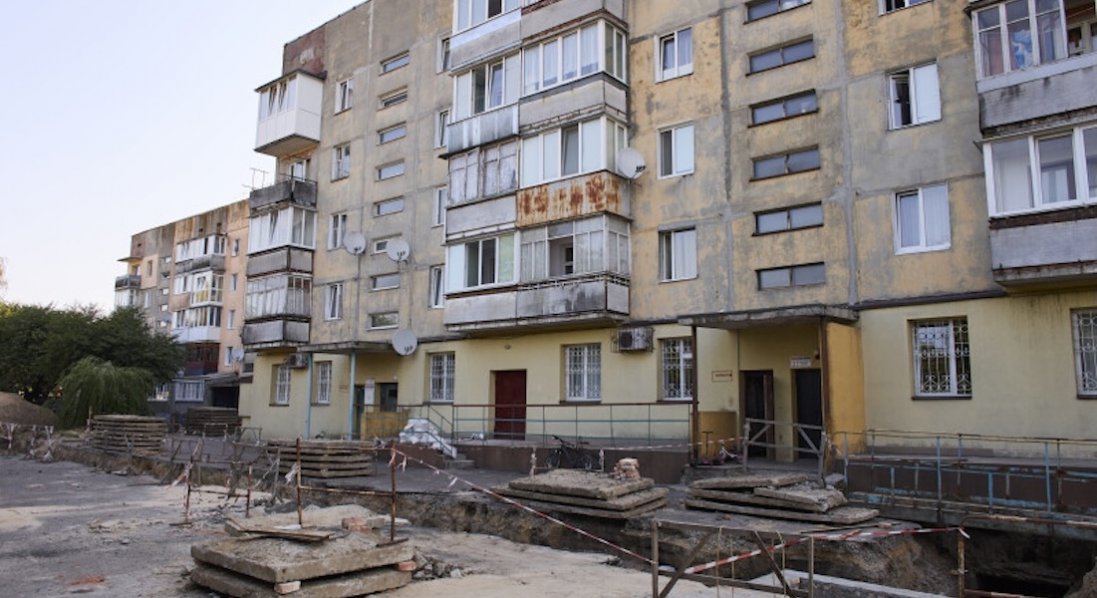У Луцьку на Теремнівській капітально ремонтують тепломережу