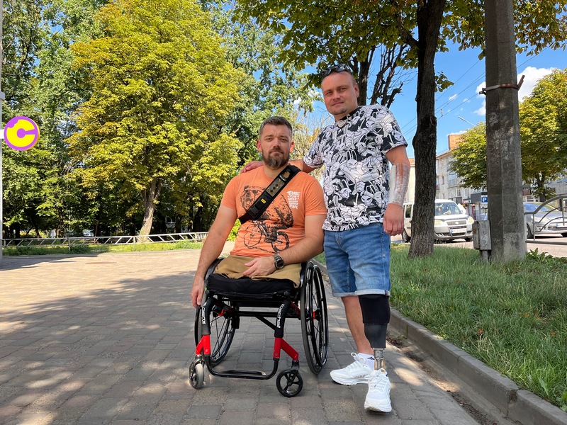 Випадкова зустріч із ветераном на протезі.