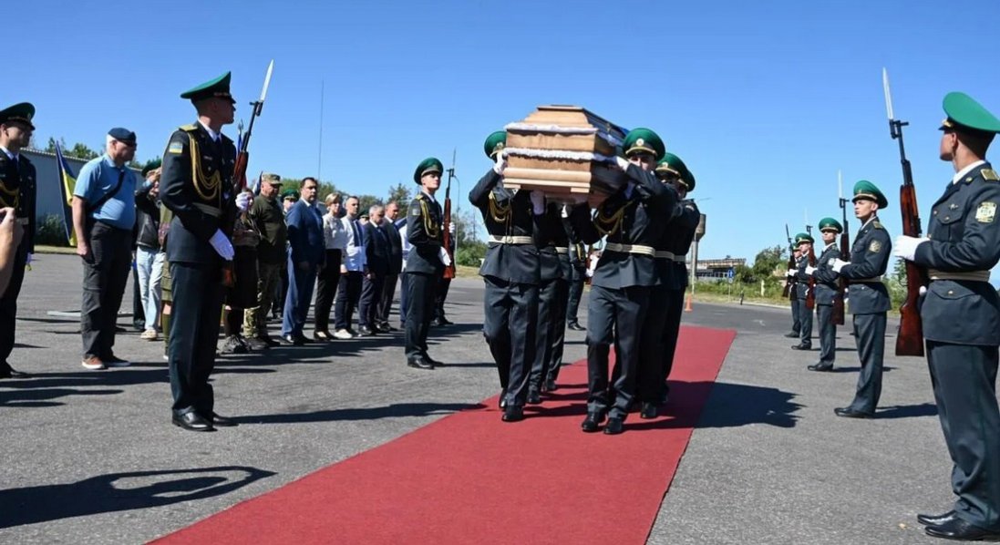 Останки першого голови ОУН Коновальця повернули до України
