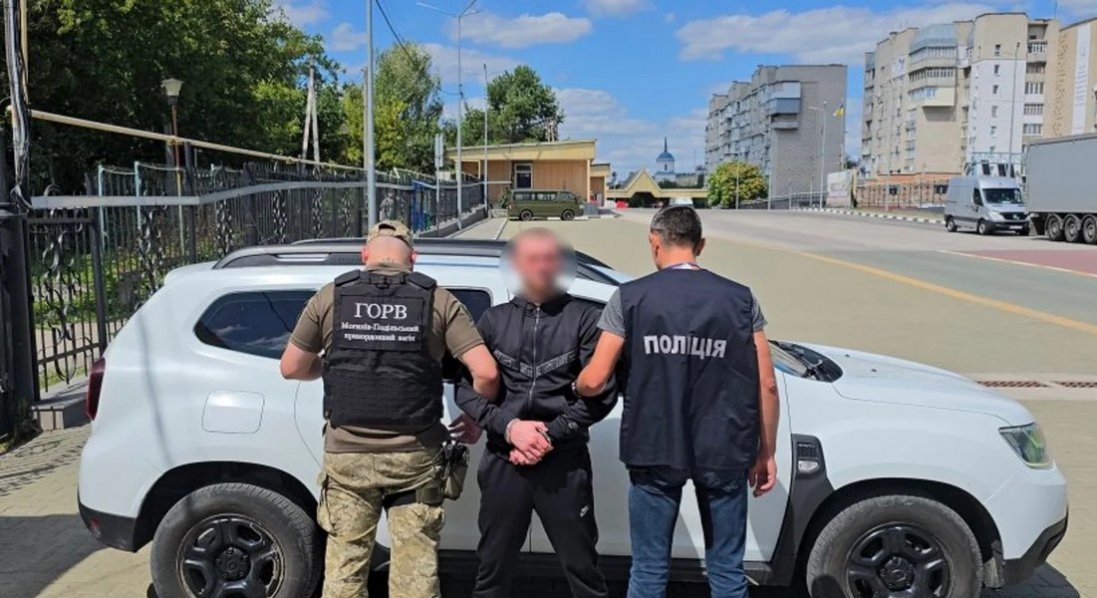 Молдова видала Україні організатора схеми незаконного переправлення чоловіків