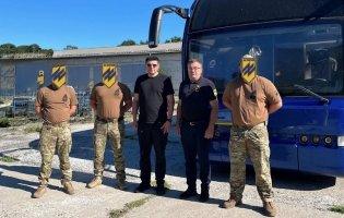 Волинські митники передали «Азову» автобус-примару