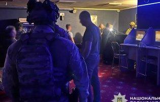 На Хмельниччині пенсіонерка організувала підпільне казино у підвалі