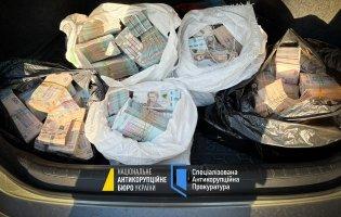 Рейдерство та відмивання коштів: викрито злочинну організацію за участю топпосадовців