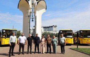 Три волинські громади отримали новенькі шкільні автобуси