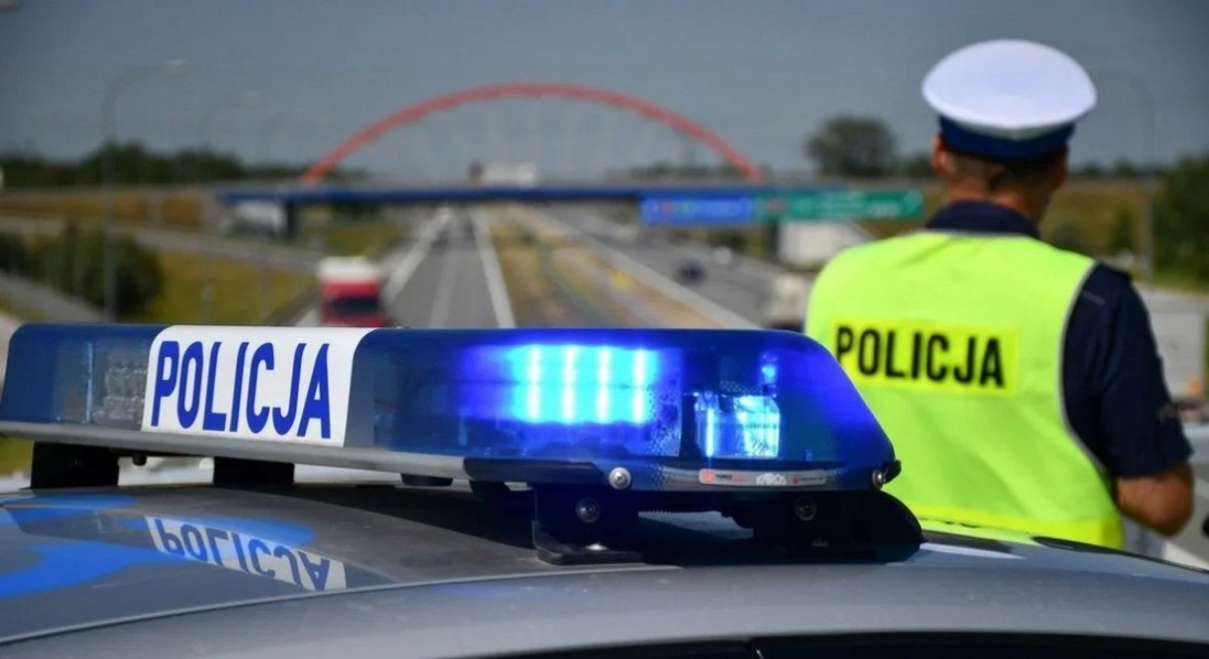 У Польщі жінка тягала за волосся 13-річну дівчину через українську мову