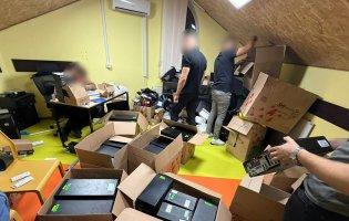 Шахрайський кол-центр із доходом близько $500 тисяч на місяць викрили у Луцьку