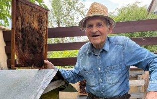 У здоров‘ї дожити до 95 літ нашому читачеві  помогли бджоли!