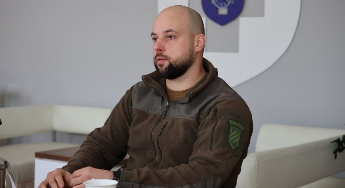Іще студентом пішов на фронт, три роки потерпав від панічних атак, а нині помагає побратимам у тилу