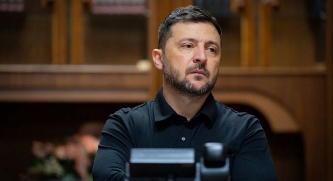 Зеленський заявив, що росіяни двічі атакували його президентський літак