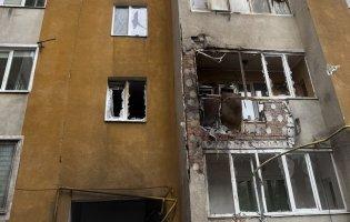 У Хмельницькому росія вдарила по багатоповерхівці