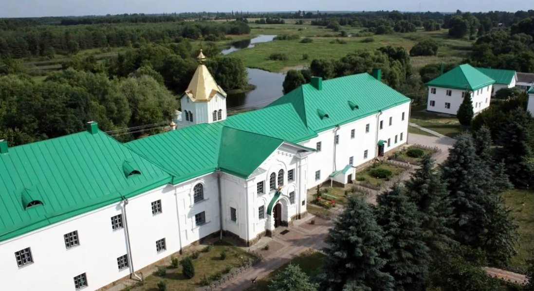 Прихожани мп затягували засідання щодо передачі державі монастиря на Волині