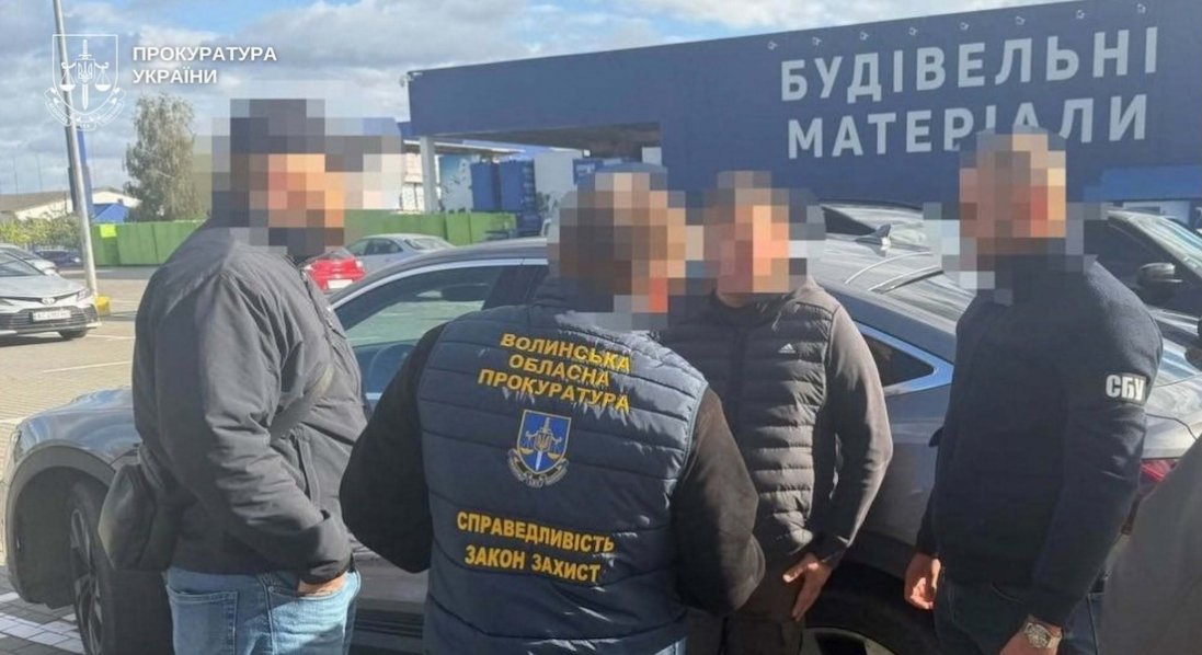 Налагодив схему поборів – волинському митнику повідомили про підозру