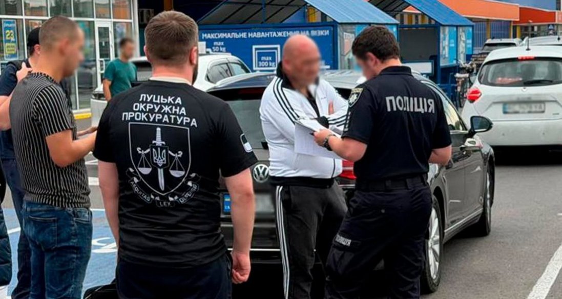 На Волині викрили «бігунка», який за $350 обіцяв позитивний результат іспиту з водіння