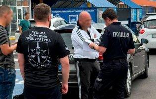 На Волині викрили «бігунка», який за $350 обіцяв позитивний результат іспиту з водіння