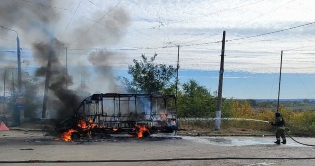 У Слов’янську дрони влучили в автобус та авто, є загиблий і поранені