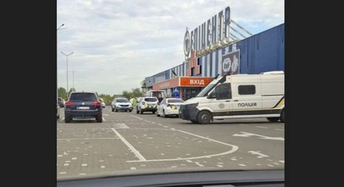Волинянину, який з сокирою напав на людей у гіпермаркеті, оголосили підозру