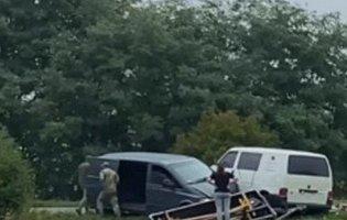 На Волині оштрафували військовослужбовця ТЦК, який на Mersedes протаранив цивільний бус, а потім поїхав геть