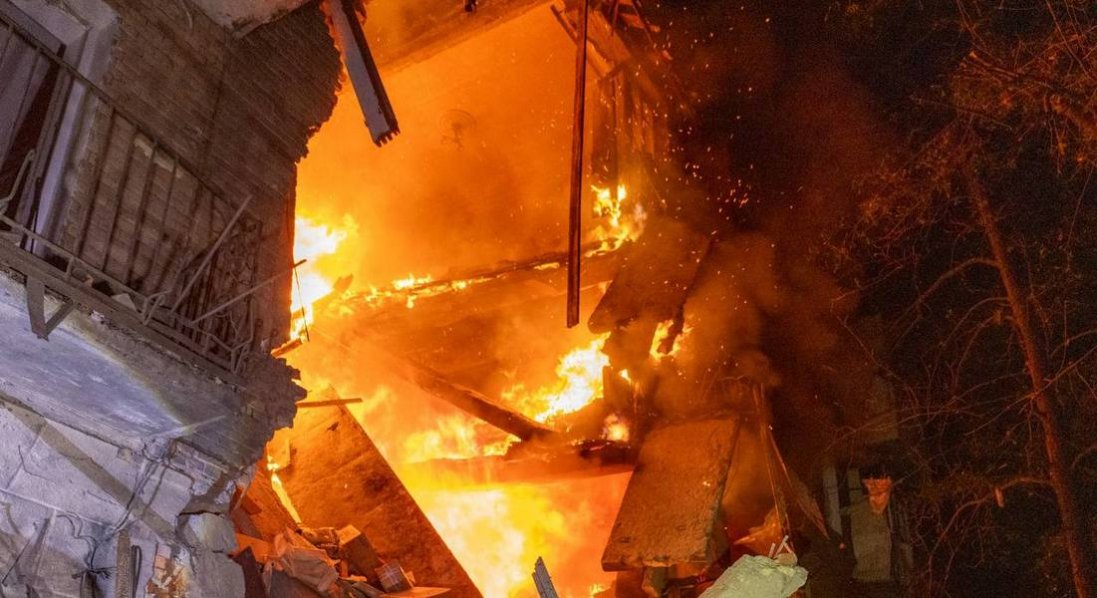 У Харкові з-під завалів будинку дістали тіла 3 людей, ще 10 – поранені