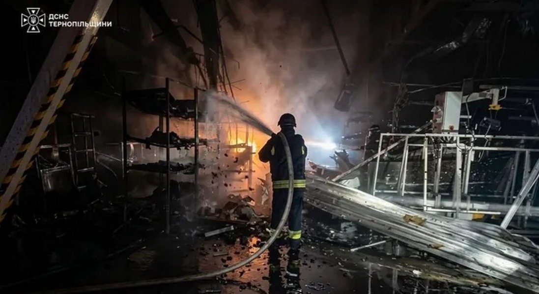 російський дрон влучив у підприємство на Тернопільщині