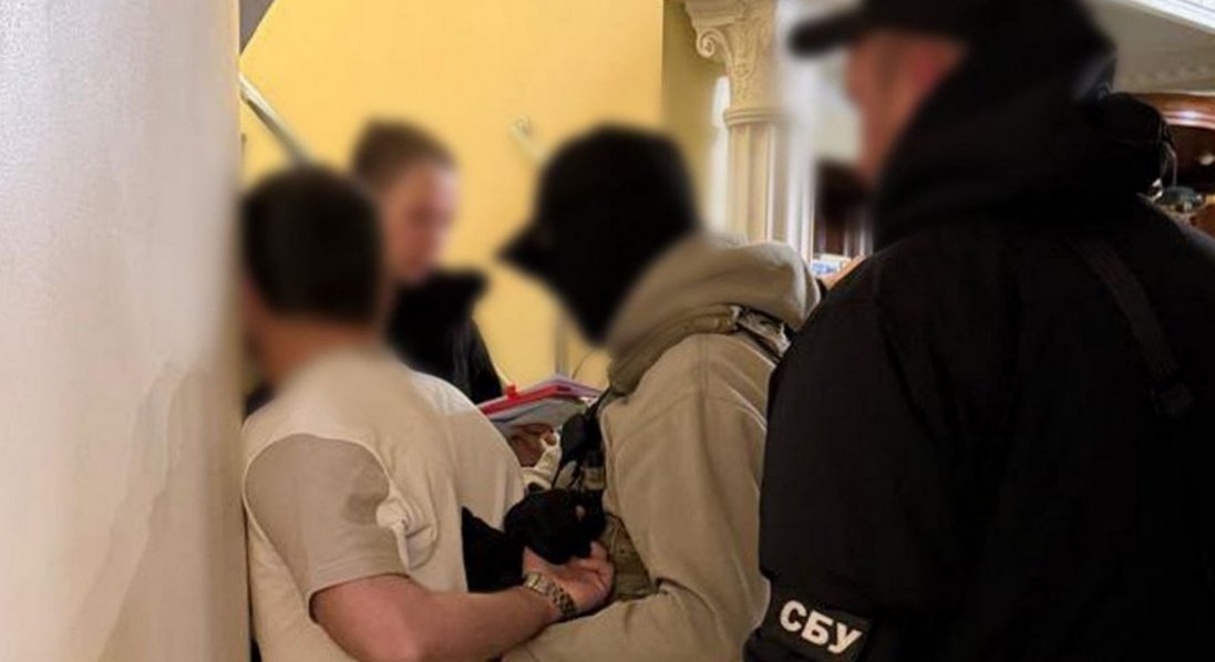 СБУ затримала на хабарі $25 тисяч кадровика Держмитслужби