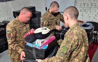 Гвардійці за допомогою дронів доставили до Олешок дитяче харчування й іграшки