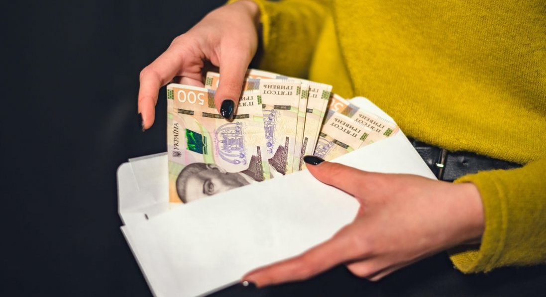 Луцькрада спрямувала майже 57 мільйонів на зарплати працівникам шкіл і дитсадків