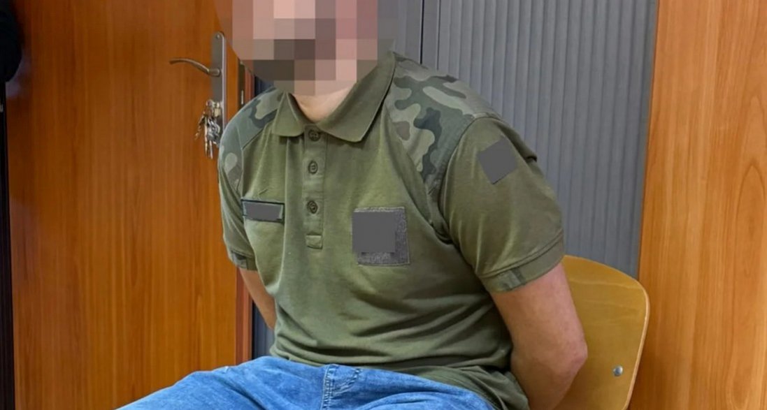 У Польщі чоловік із ножем напав на двох українців в автобусі