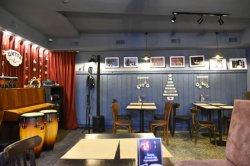 Перший поверх клубу