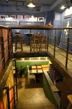 Спуск до підвалу