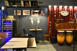 Перший поверх клубу