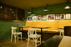 У підвалі клубу може комфортно розташуватися компанія до 15 осіб