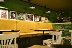 У підвалі клубу може комфортно розташуватися компанія до 15 осіб