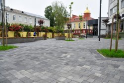 Сквер біля Mr.Benedict Cafe