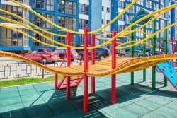 Дитячий майданчик біля другого будинку ЖК «Волошковий дім»