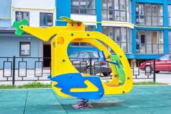 Дитячий майданчик біля другого будинку ЖК «Волошковий дім»